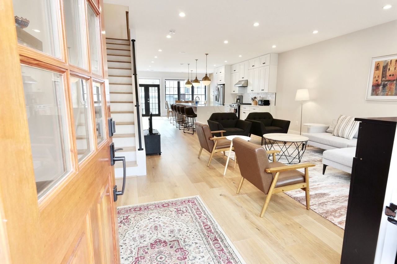 1454 Spring Rd Nw - Photo 2 of 50