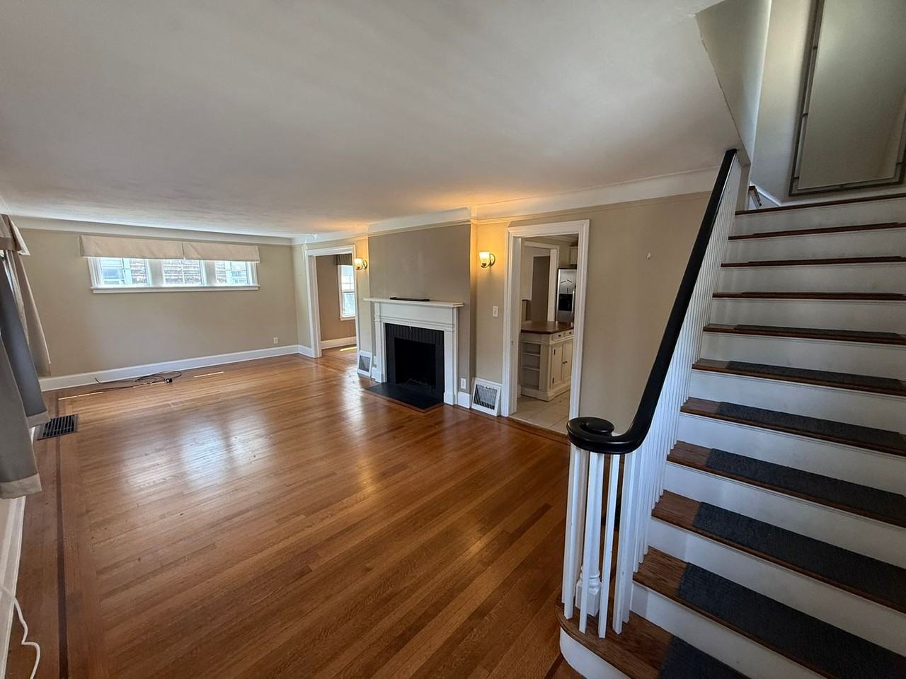 503 Commonwealth Ave - Photo 4 of 24