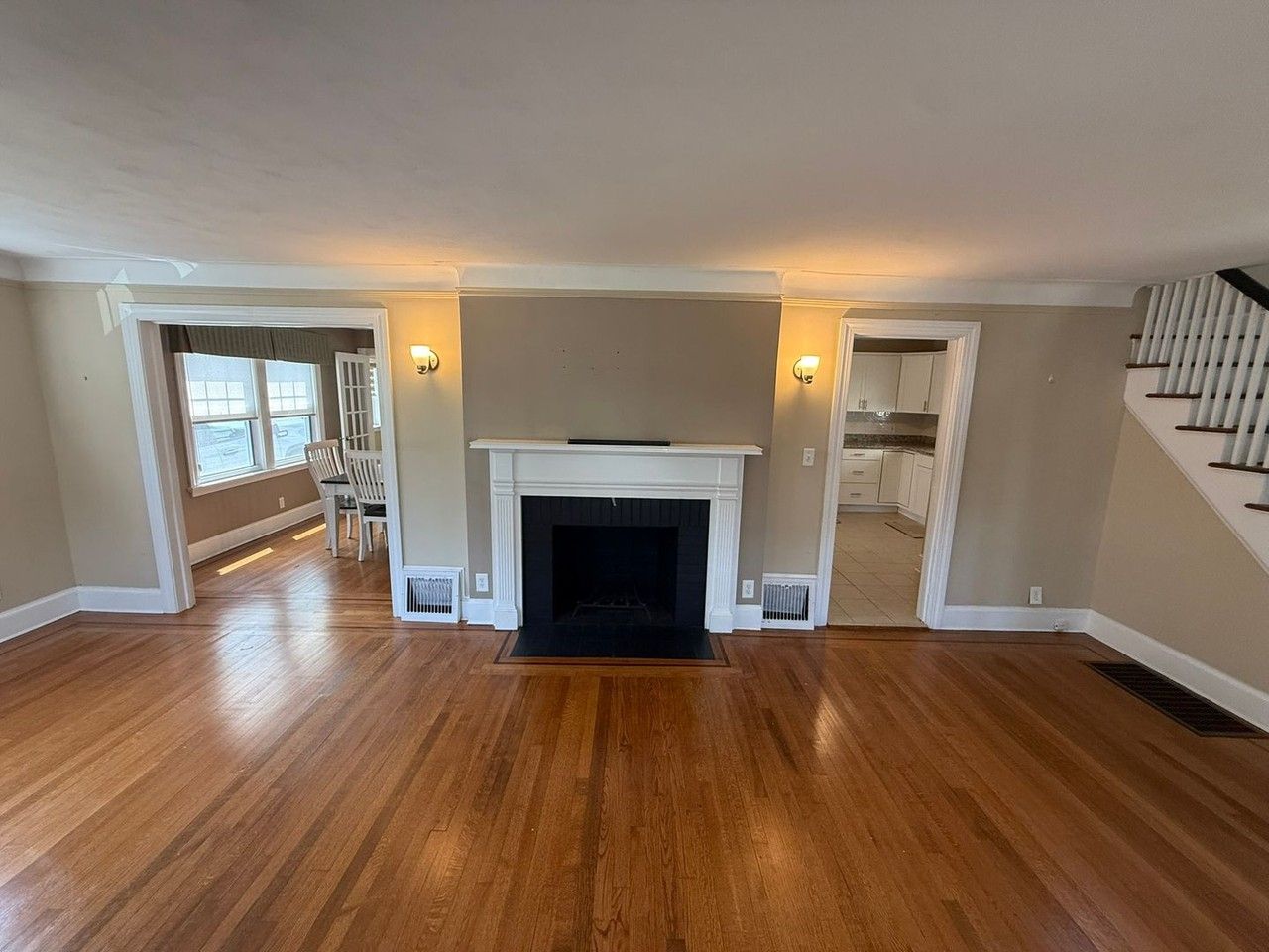 503 Commonwealth Ave - Photo 5 of 24