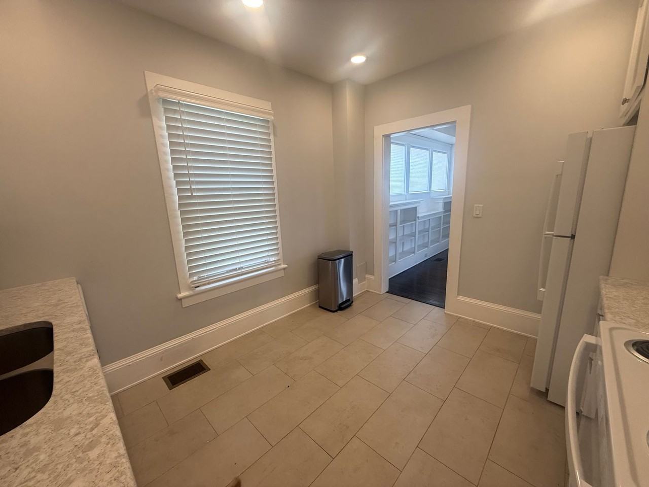 409 S Grandview Ave - Photo 7 of 35