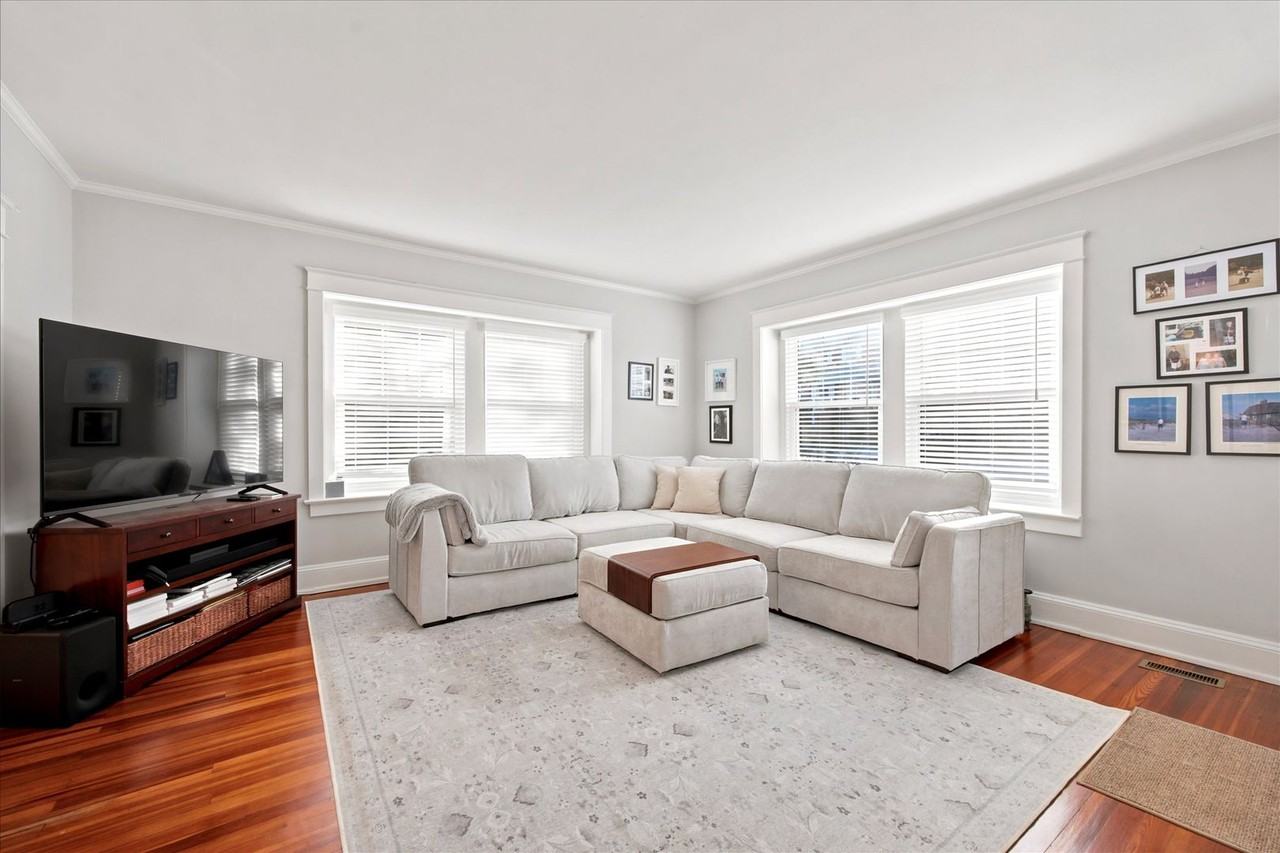 124 Price St - Photo 3 of 29