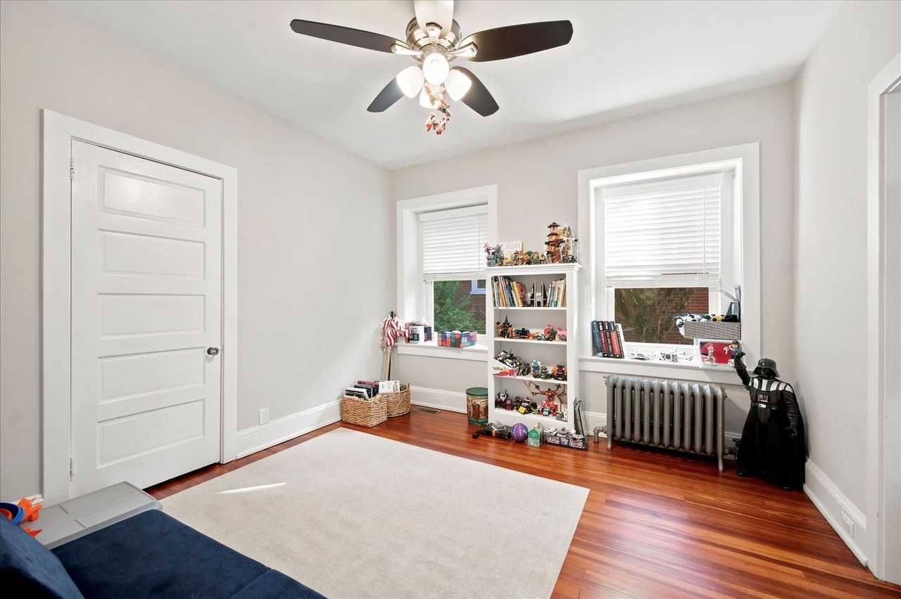 124 Price St - Photo 5 of 29