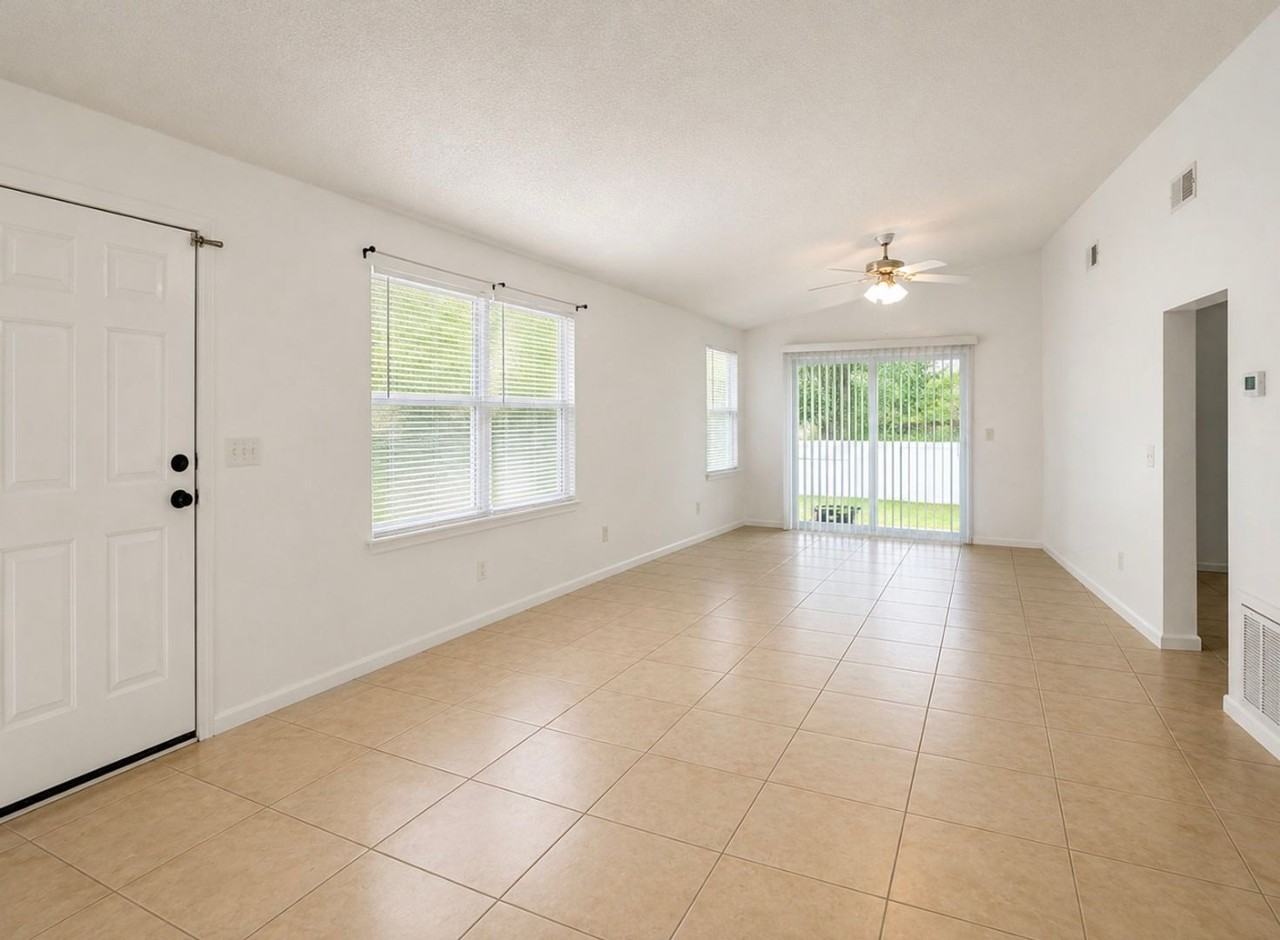 11603 Sarita Ct - Photo 2 of 12