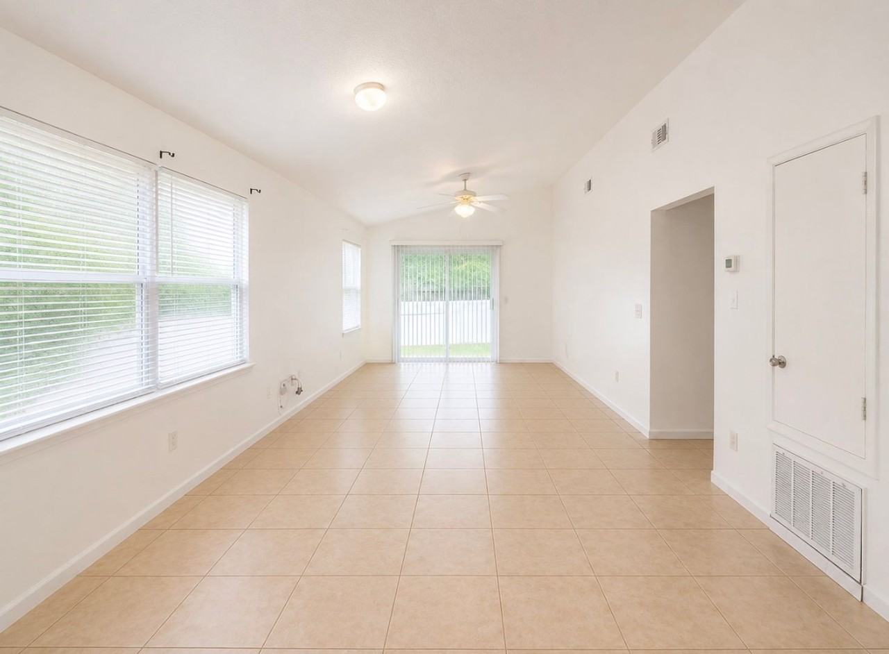 11603 Sarita Ct - Photo 3 of 12