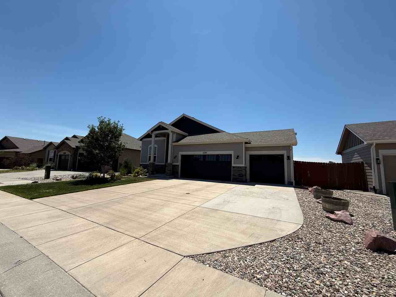 12519 Mt Lindsey Dr - Photo 2 of 33