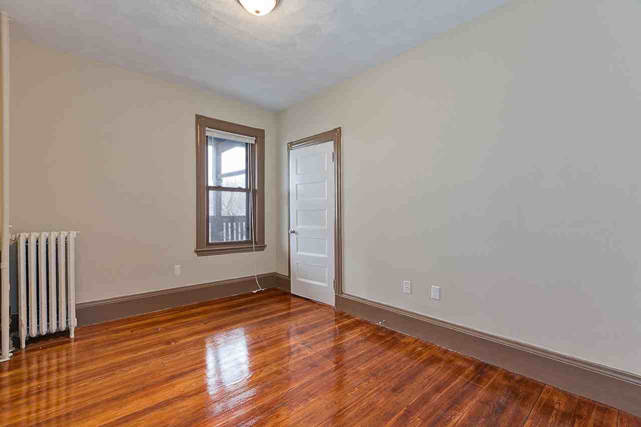 94 Gladstone St - Photo 2 of 9