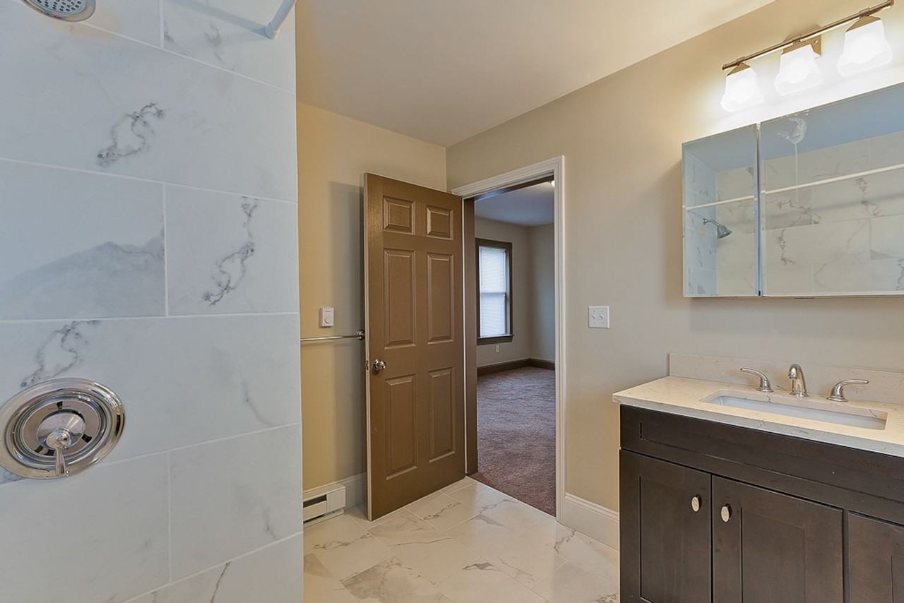 94 Gladstone St - Photo 5 of 9