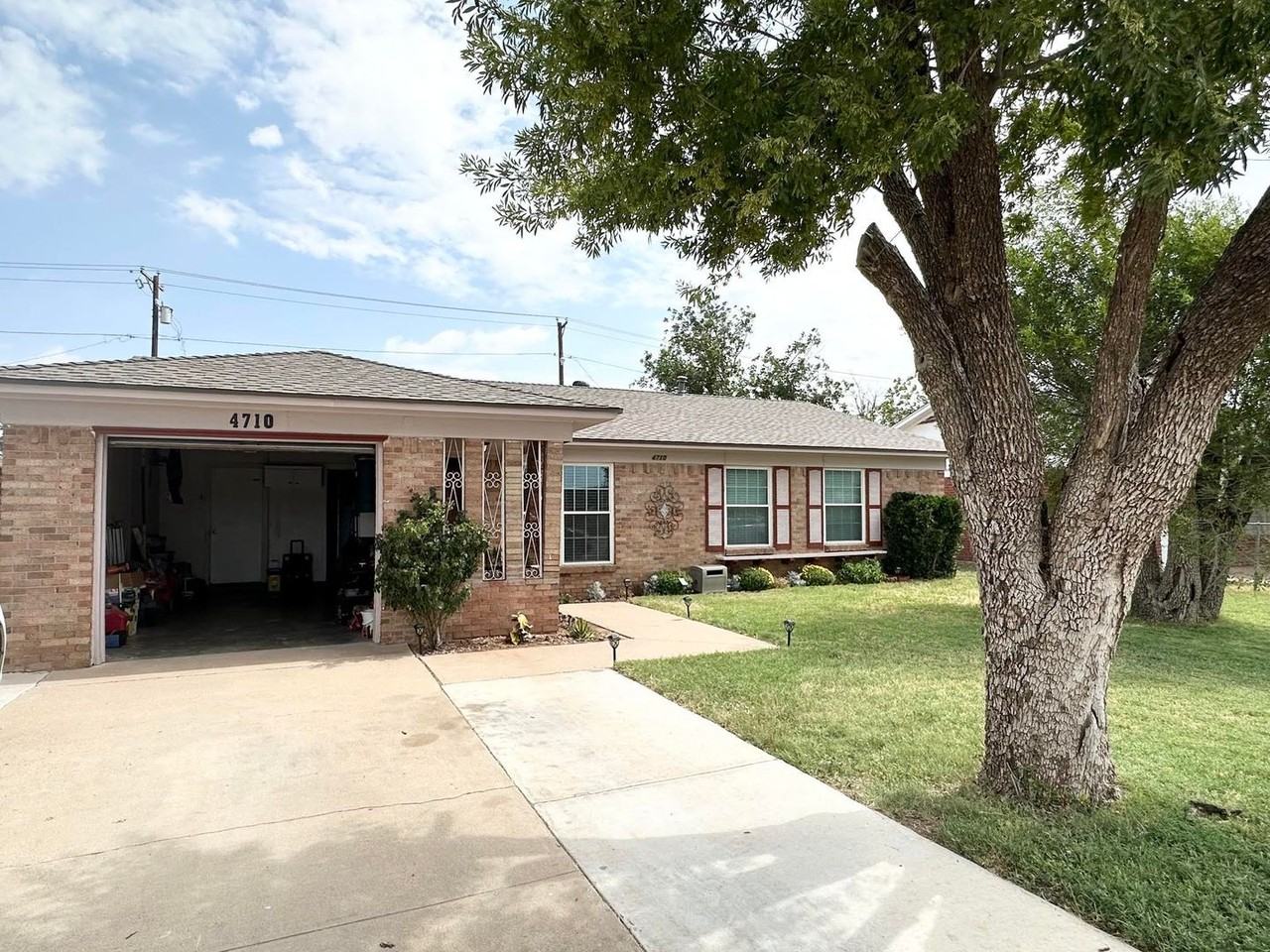 4710 Thomason Dr - Photo 2 of 15