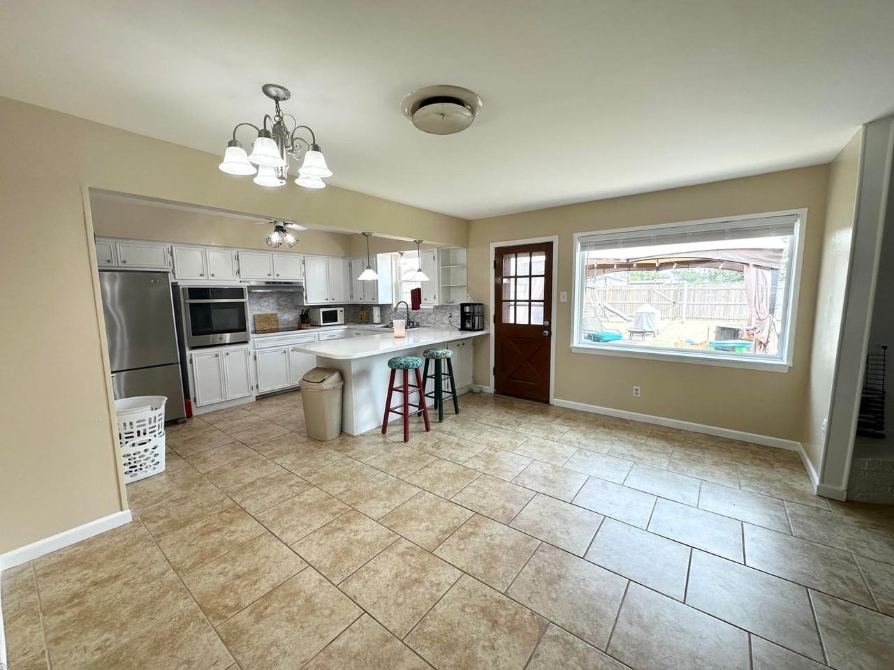4710 Thomason Dr - Photo 4 of 15