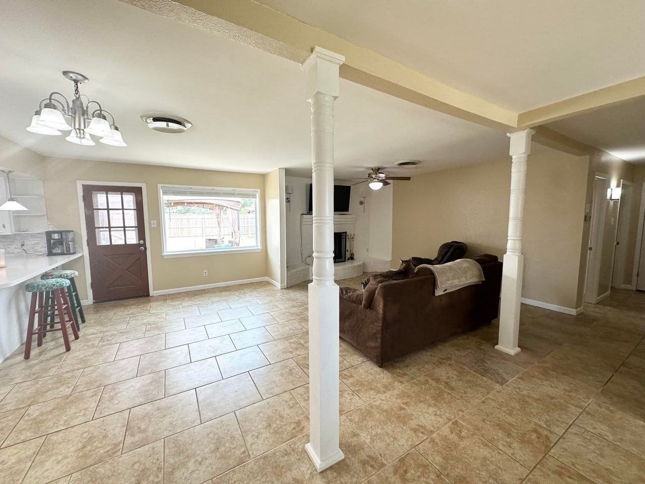 4710 Thomason Dr - Photo 5 of 15