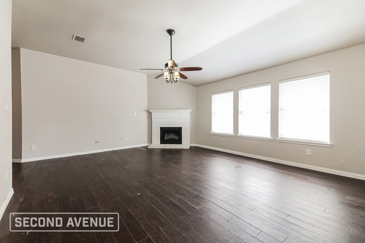 2121 Juniper Dr - Photo 3 of 19