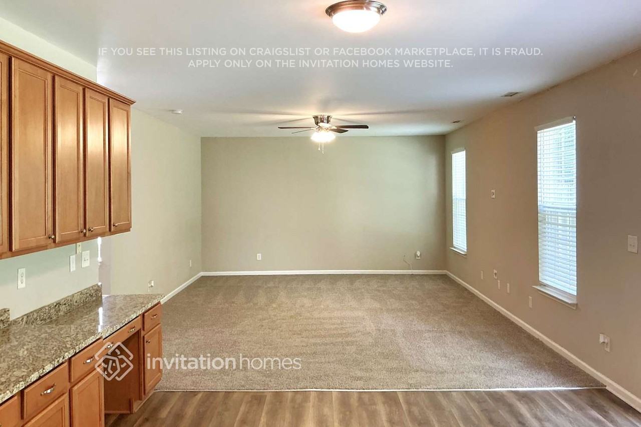 12312 Tetons Ct - Photo 3 of 19