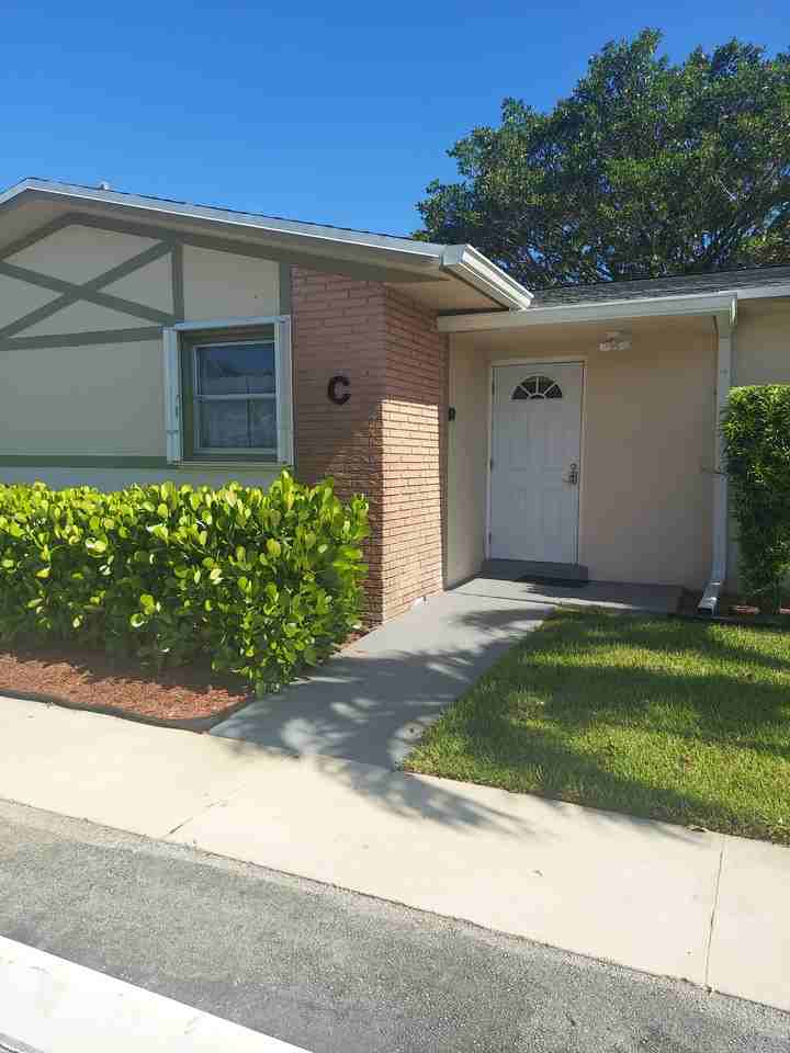 2590 Barkley Dr E - Photo 2 of 6