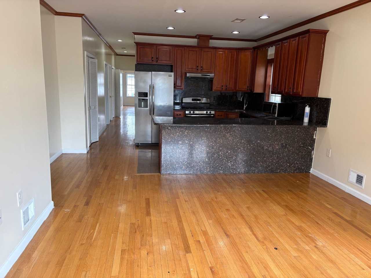 30 Whitman Ave Apt 1 - Photo 3 of 20