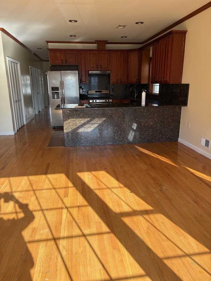 30 Whitman Ave Apt 1 - Photo 4 of 20