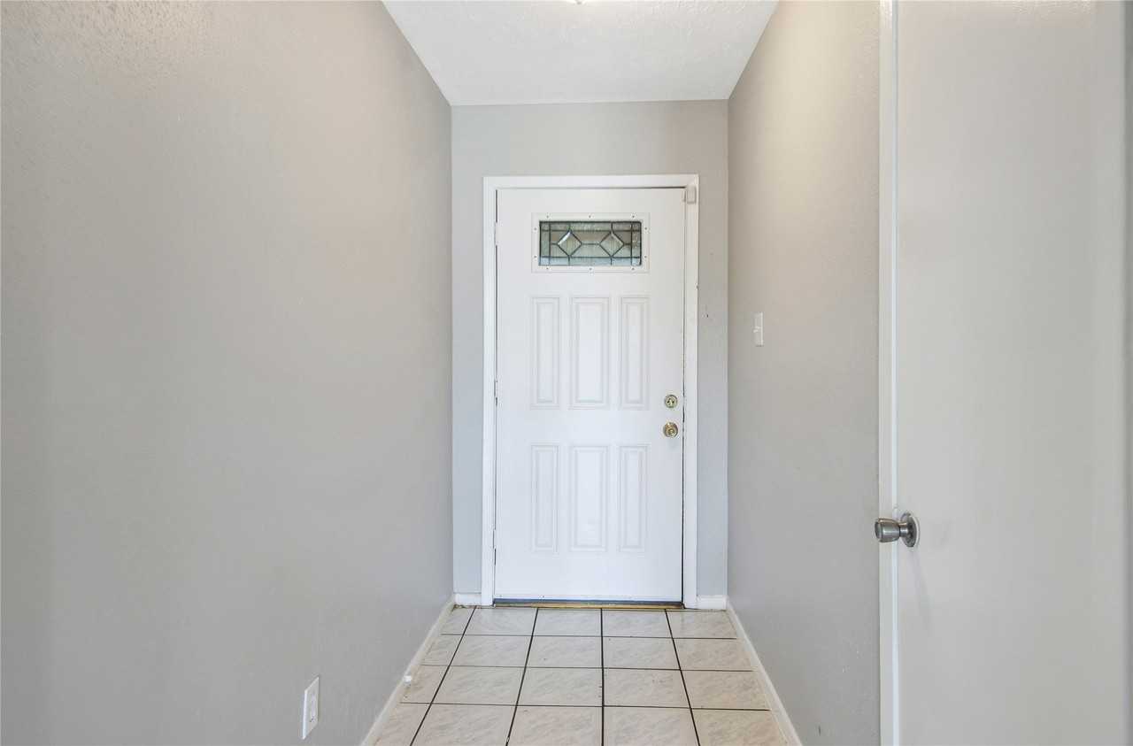 11710 Old Telegraph Rd - Photo 4 of 24