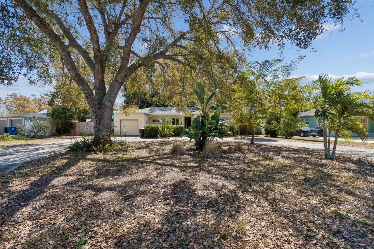 2120 Coronada Way S - Photo 3 of 50