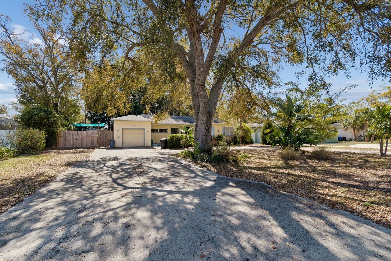 2120 Coronada Way S - Photo 4 of 50