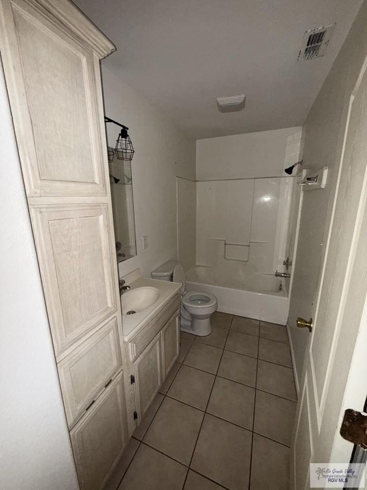 729 Sonesta Dr Apt B - Photo 5 of 13
