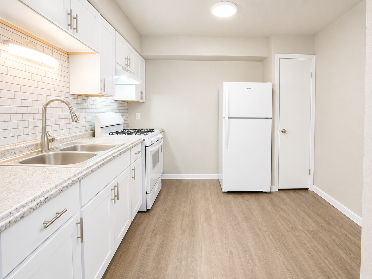 Captains Cove Apartments - Photo 4 of 9
