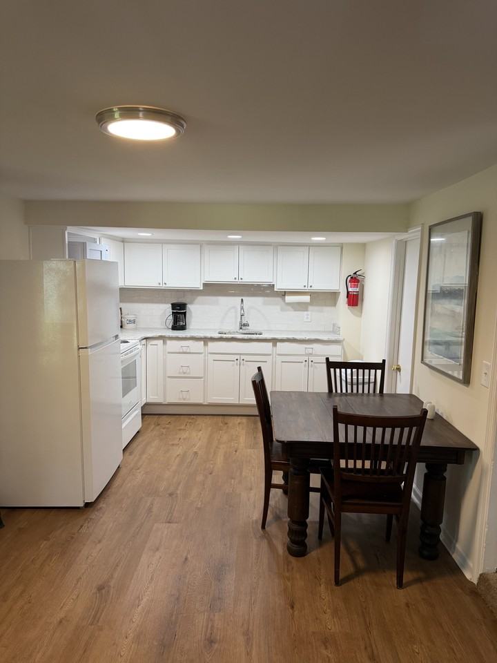 104 West Hembree Street #A - Photo 6 of 14