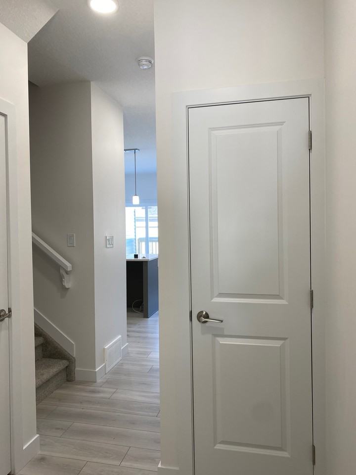 Single Garage 740 Daniels Way SW, Edmonton, AB - Photo 3 of 24