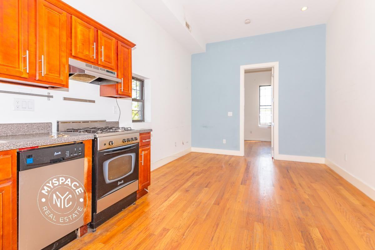 170 Harman St #1R - Photo 2 of 6