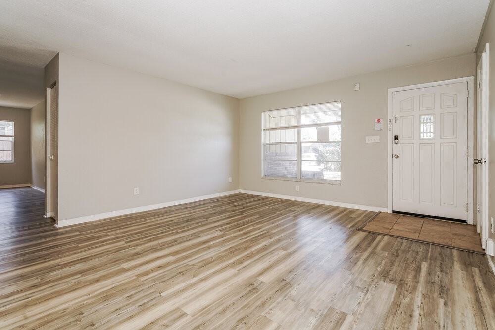 989 E Normandy Blvd - Photo 6 of 19
