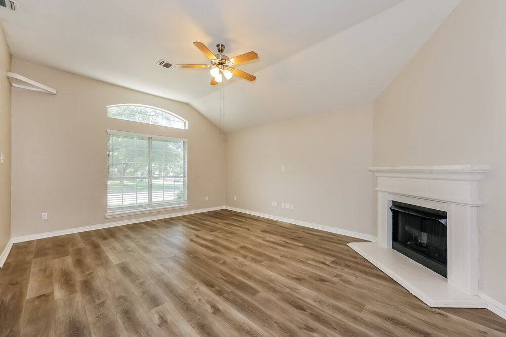 1601 Prescott Dr - Photo 4 of 20