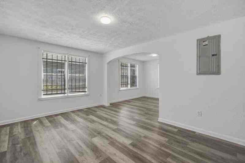 1216 W 24th St - Photo 3 of 23