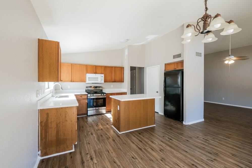 10870 W Royal Palm Rd - Photo 7 of 16