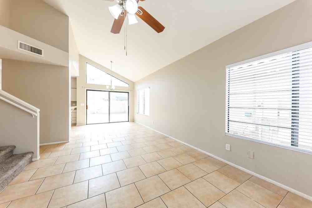 18421 N 44th Pl - Photo 5 of 17