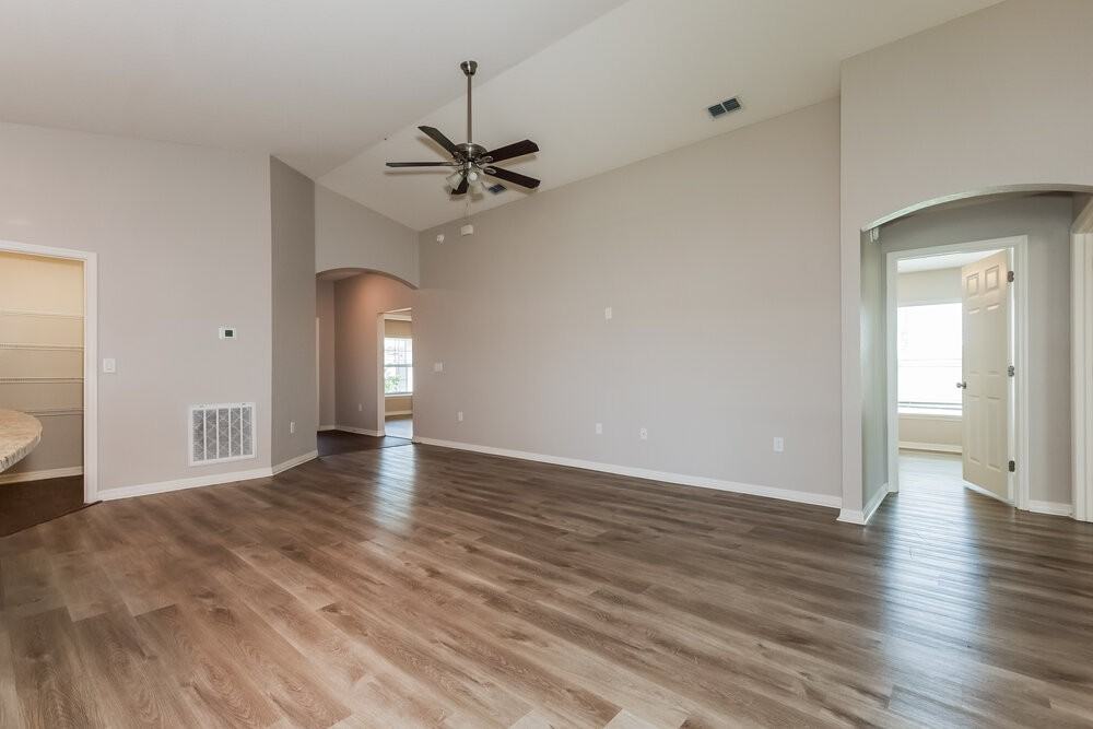 6784 Hanworth Ln - Photo 3 of 16