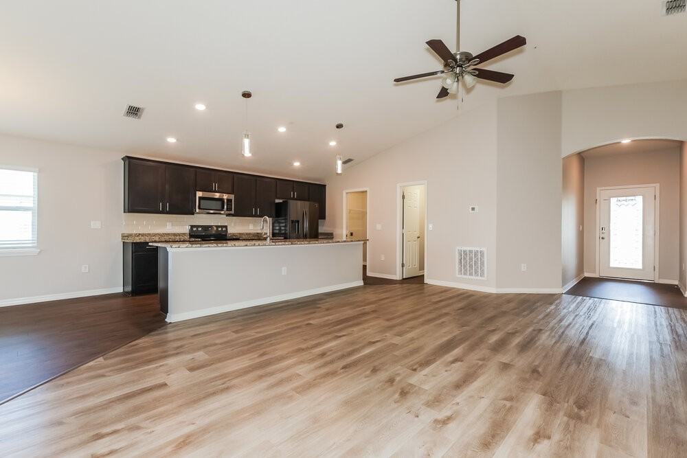 6784 Hanworth Ln - Photo 4 of 16