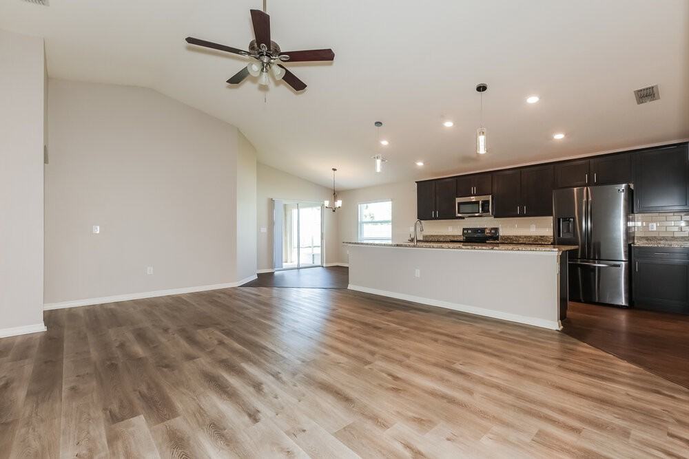 6784 Hanworth Ln - Photo 5 of 16