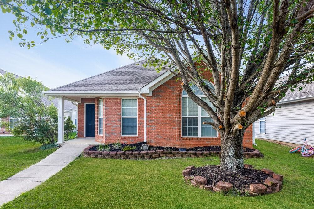 1061 Village Trl - Photo 2 of 25