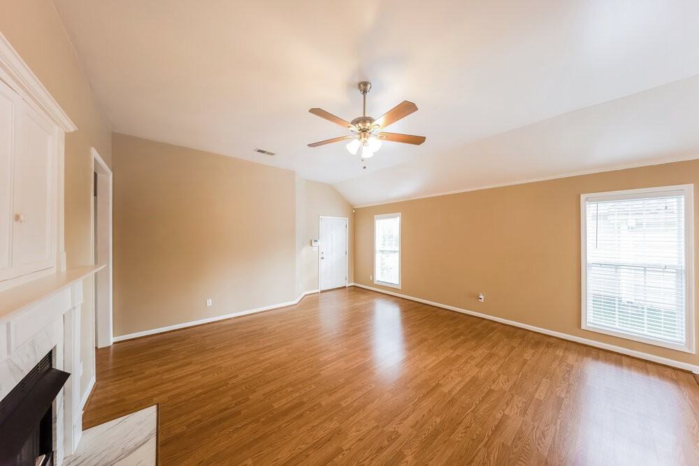 1061 Village Trl - Photo 5 of 25