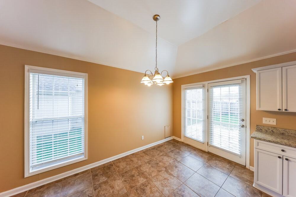 1061 Village Trl - Photo 7 of 25