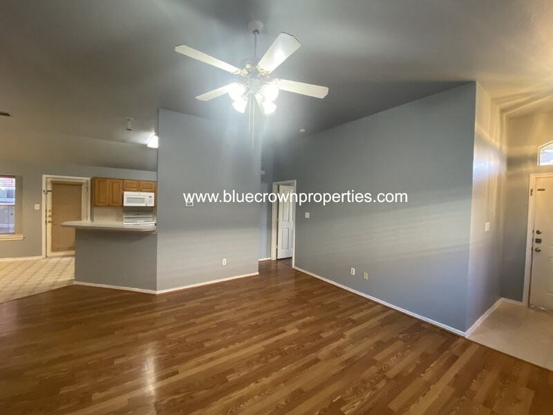 1321 W Branch Hollow Dr - Photo 4 of 12