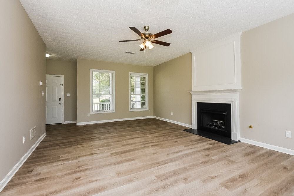 107 Chamberlyn Ln - Photo 5 of 20