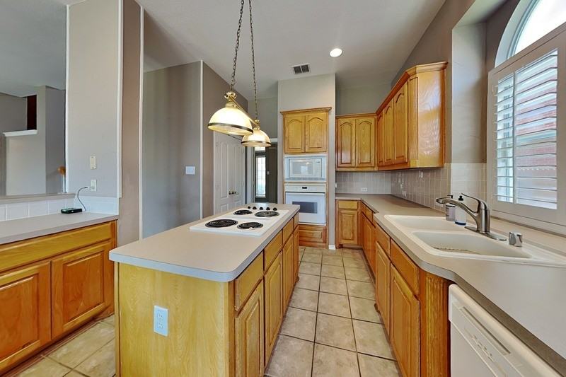 3910 Compton Dr - Photo 4 of 18