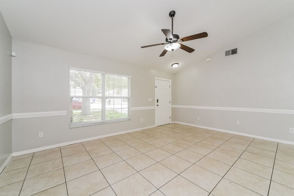 926 Willow Run St - Photo 4 of 16