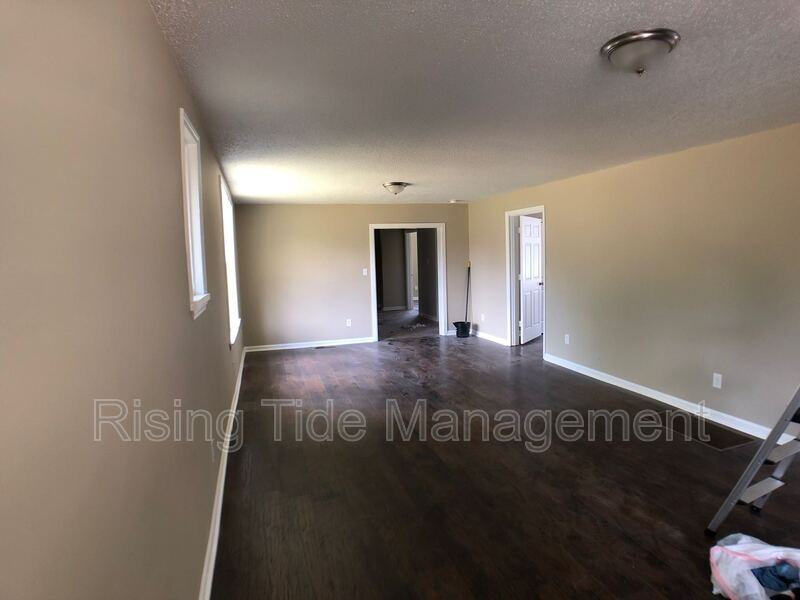 1236 Hanover St - Photo 3 of 7