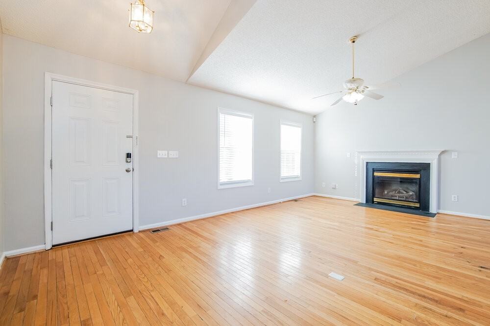4301 Mantua Way - Photo 7 of 20