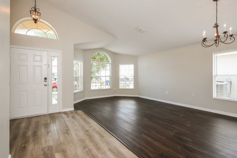 1167 Sophia Blvd - Photo 4 of 16