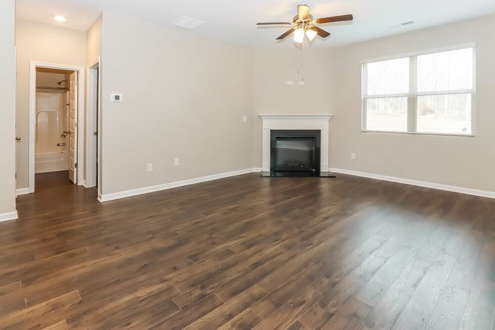 1544 Denver Way - Photo 5 of 20