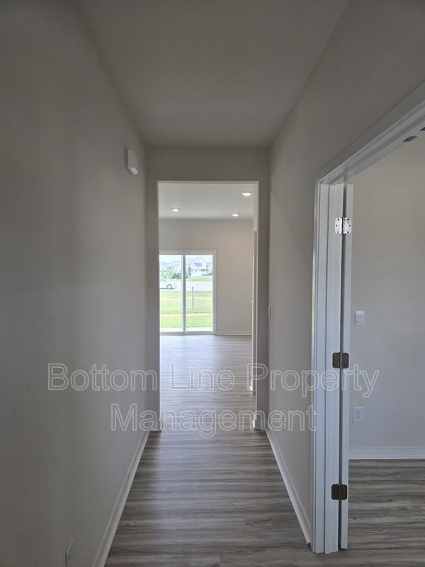549 Blackpool Ct - Photo 4 of 41