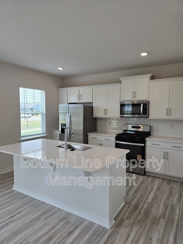 549 Blackpool Ct - Photo 7 of 41