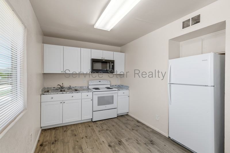 2222 E Pueblo Ave #2 - Photo 6 of 13