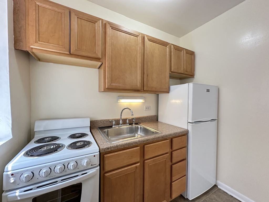 4521 N Malden St #101 - Photo 3 of 21